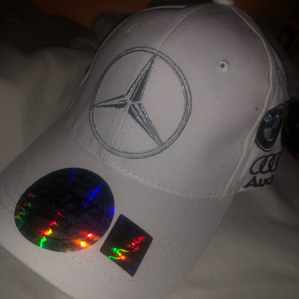 Mercedes hat